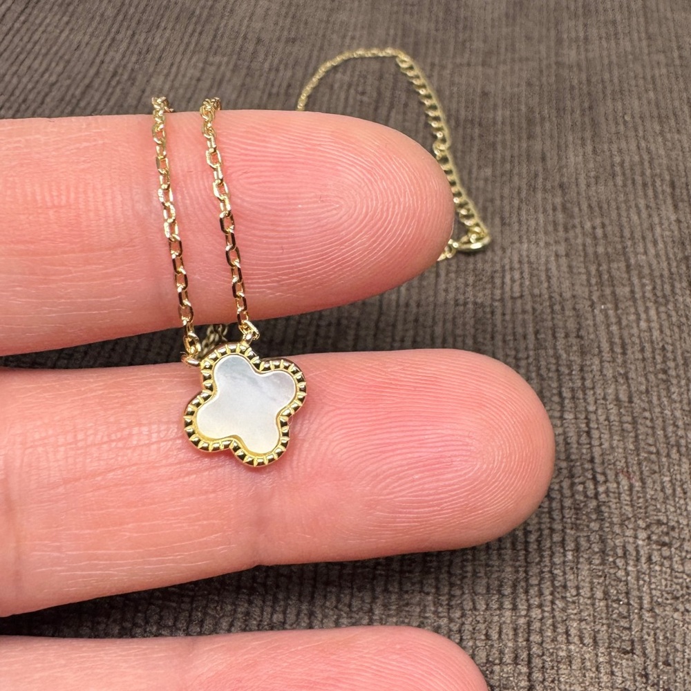 Sterling silver with 14kt gold plated mother of pearl Clover Pendant Necklace